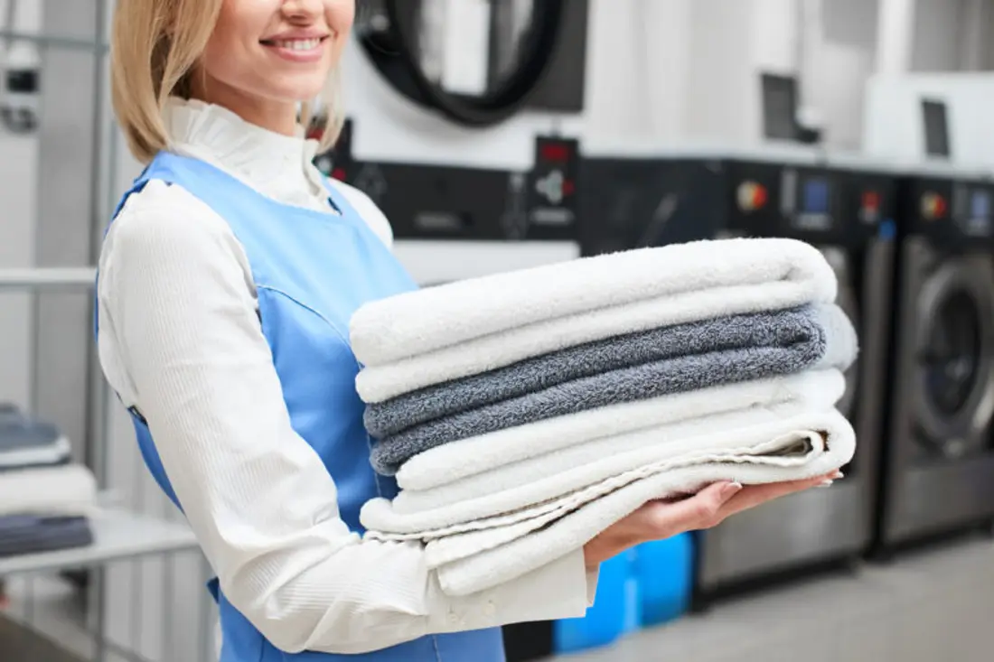 Laundry pickup in Al Shawamekh: how it works and what it costs